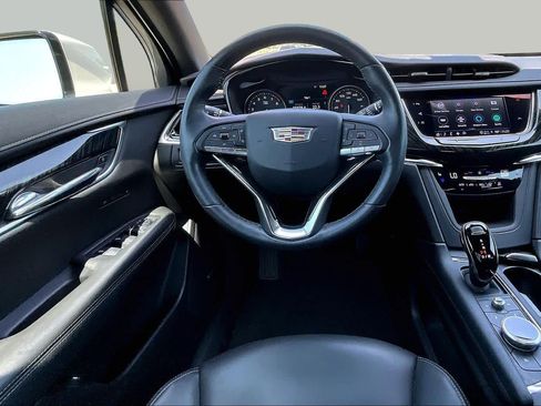 Used 2022 Cadillac XT6 Premium Luxury w/ Technology Package FWD image 6