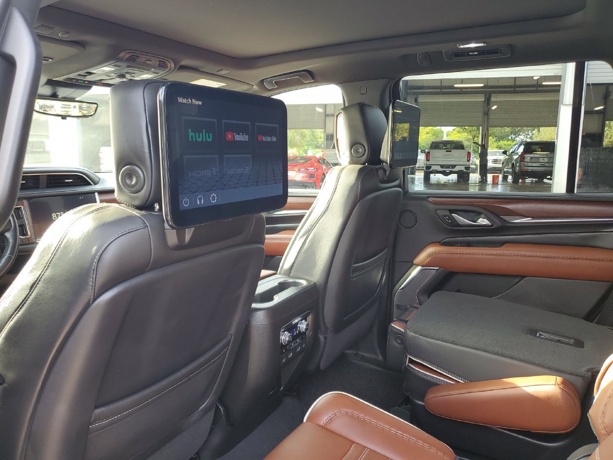 Used 2023 GMC Yukon Denali Ultimate AWD/4WD image 9