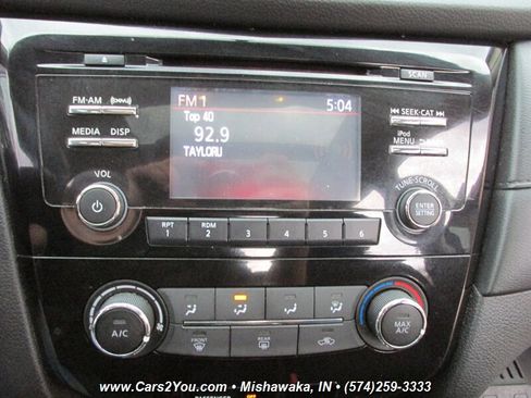 Used 2017 Nissan Rogue SV AWD/4WD image 23