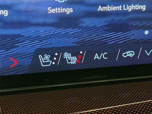 Used 2025 Chevrolet Traverse RS image 21