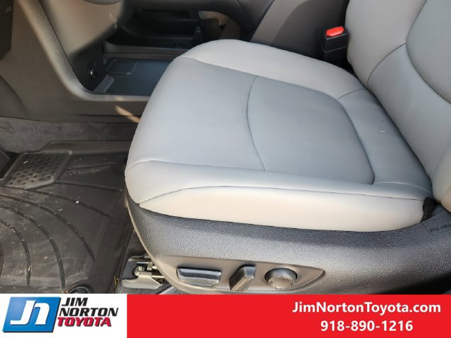New 2026 Toyota Sienna XLE FWD image 18