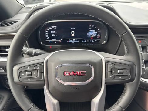 Used 2024 GMC Yukon SLE w/ Gmc Pro Safety Plus Package AWD/4WD image 16