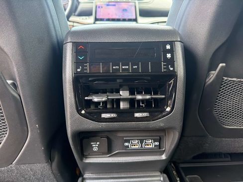 Used 2025 Jeep Grand Cherokee L Limited AWD/4WD image 18