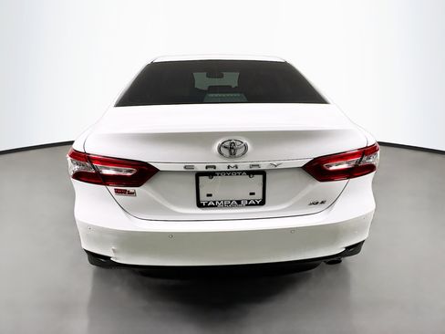 Used 2018 Toyota Camry XLE FWD image 6