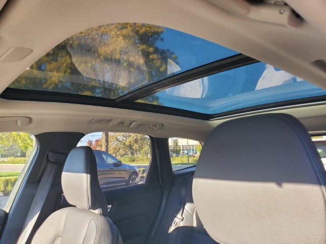 Used 2025 Volvo XC60 T8 Plus w/ Protection Package Premier AWD/4WD image 13