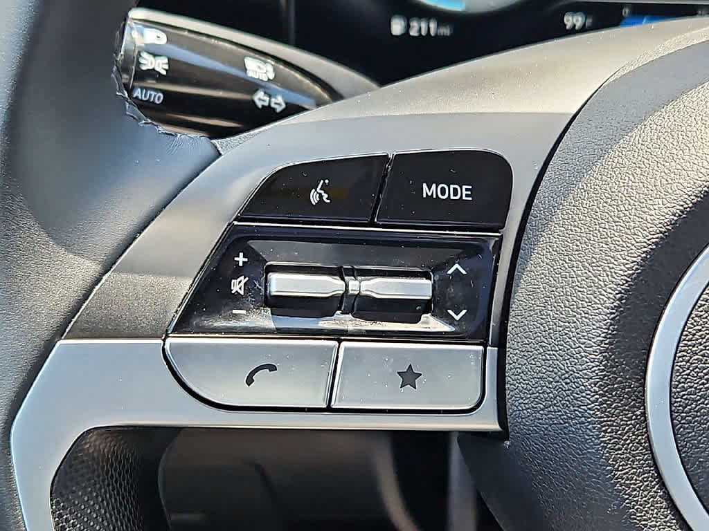 Used 2025 Hyundai Elantra Limited FWD image 5