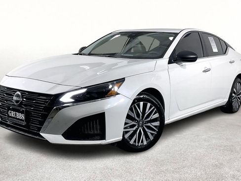 Used 2024 Nissan Altima 2.5 SV AWD/4WD image 15