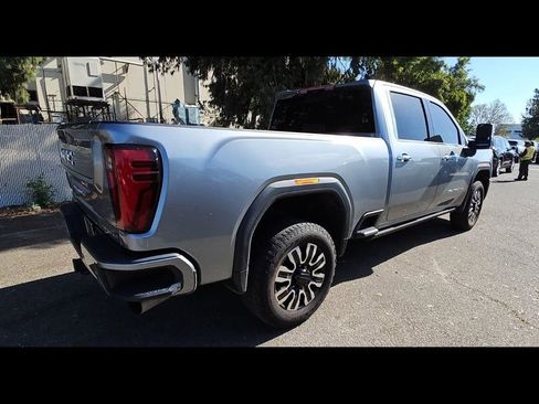 Used 2024 GMC Sierra 3500 Denali Ultimate AWD/4WD image 9