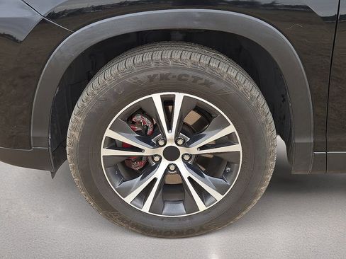 Used 2019 Toyota Highlander LE FWD image 10