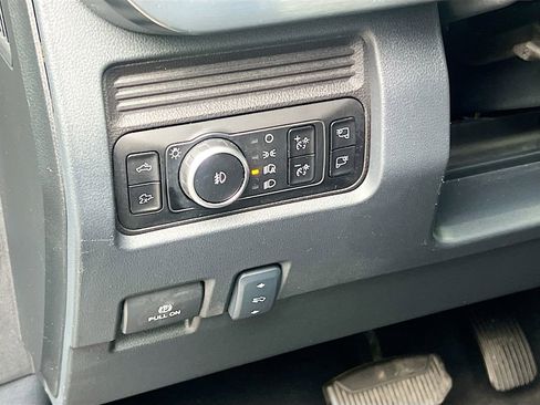 Used 2025 Ford F250 Lariat w/ Lariat Ultimate Package AWD/4WD image 10