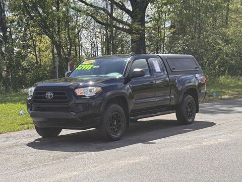 Used 2022 Toyota Tacoma SR w/ SX Package AWD/4WD image 2
