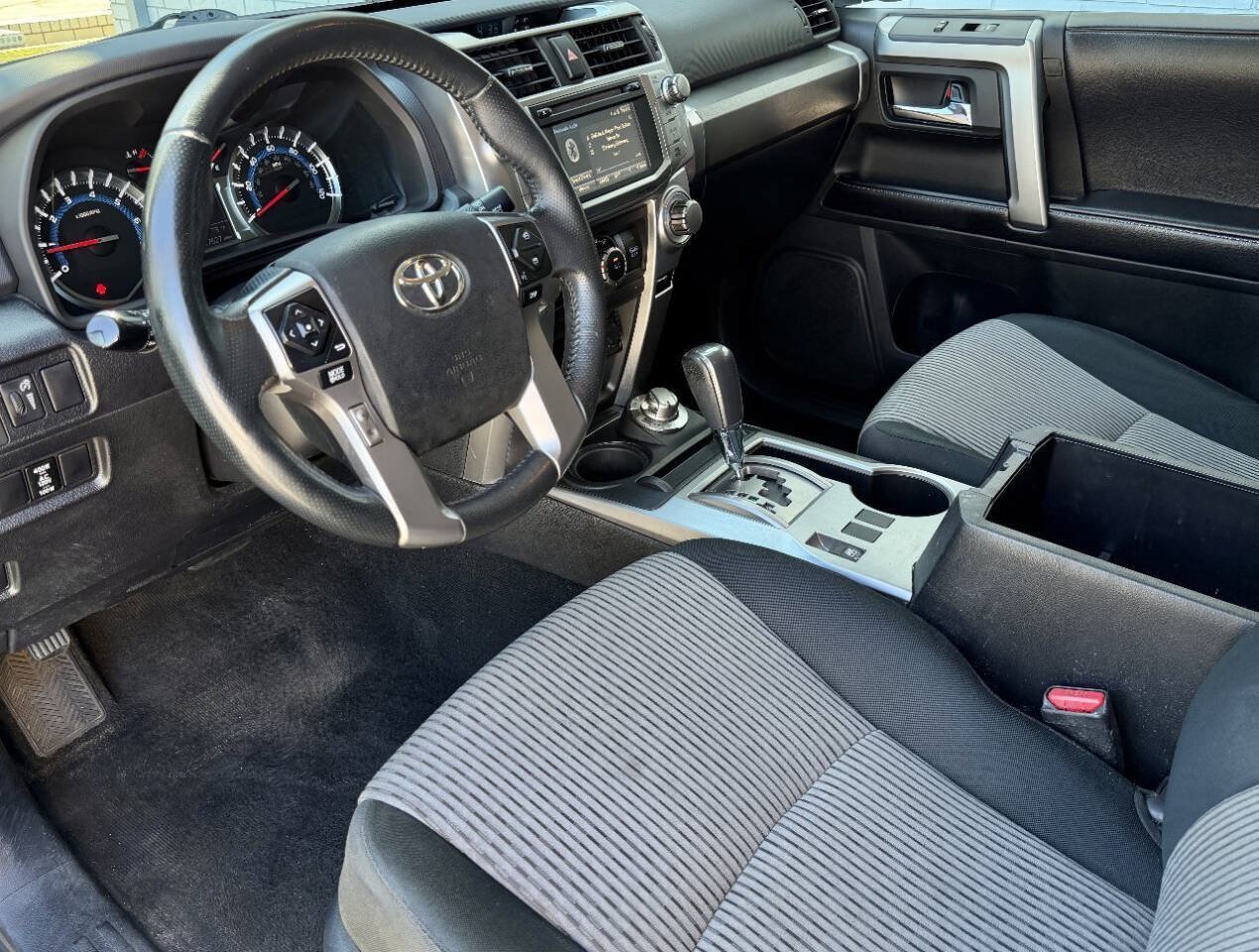 Used 2016 Toyota 4Runner SR5 AWD/4WD image 10