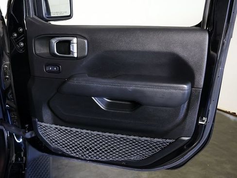 Used 2022 Jeep Wrangler Unlimited Sahara AWD/4WD image 35