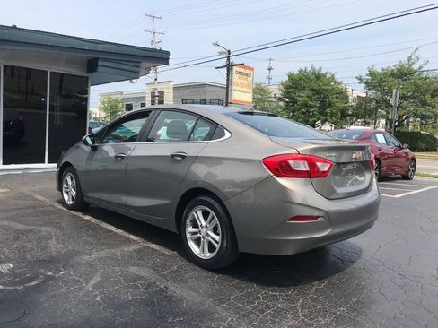 Used 2017 Chevrolet Cruze LT FWD image 5