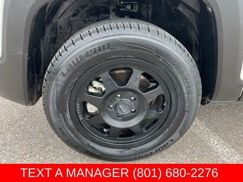 Used 2022 Jeep Renegade Trailhawk w/ Trailer Tow Group AWD/4WD image 9