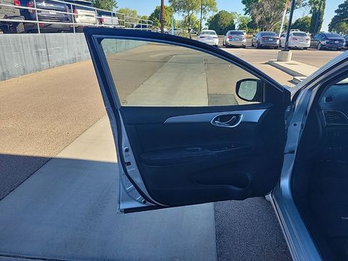 Used 2015 Nissan Sentra SV FWD image 11