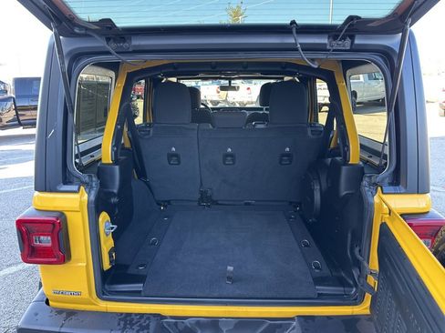 Used 2021 Jeep Wrangler Unlimited Sahara image 43