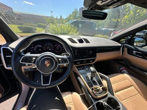 Used 2023 Porsche Cayenne AWD/4WD image 2