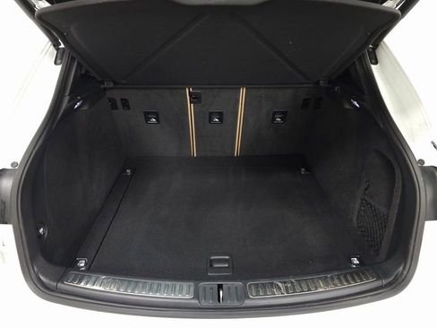 Used 2021 Porsche Macan Base image 9