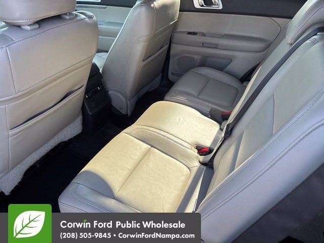 Used 2014 Ford Explorer XLT w/ Equipment Group 202A AWD/4WD image 26