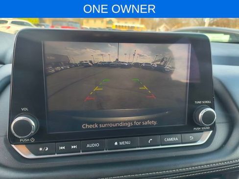 Used 2024 Nissan Rogue SV image 3