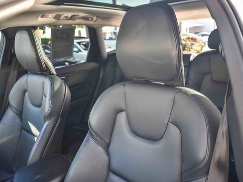 Used 2023 Volvo XC60 B5 Core w/ Climate Package image 25