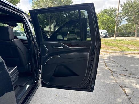 Used 2021 Cadillac Escalade ESV Premium Luxury w/ LPO, Illumination Package AWD/4WD image 20