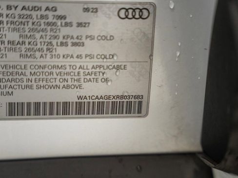 Used 2024 Audi Q8 e-tron Premium Plus image 40