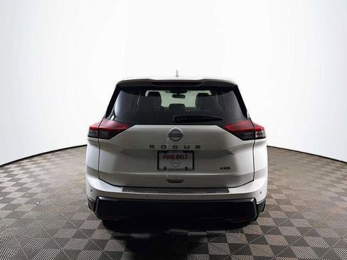 Certified 2025 Nissan Rogue SV AWD/4WD image 5