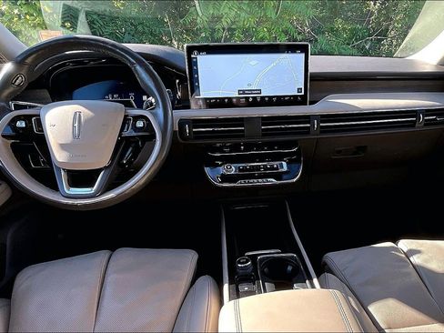 Used 2023 Lincoln Corsair Reserve w/ Equipment Group 202A AWD/4WD image 15