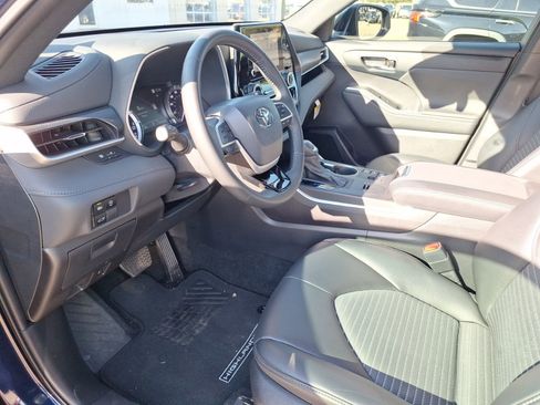 Used 2024 Toyota Highlander LE image 15