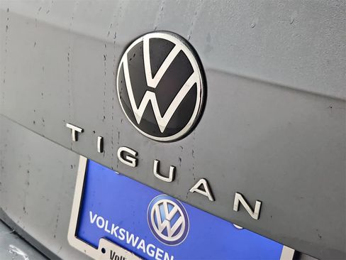 Certified 2022 Volkswagen Tiguan SE image 12