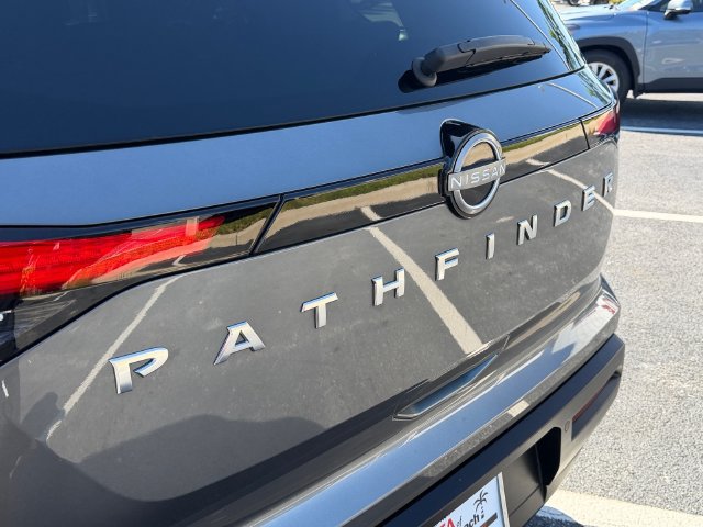 Used 2023 Nissan Pathfinder S FWD image 15