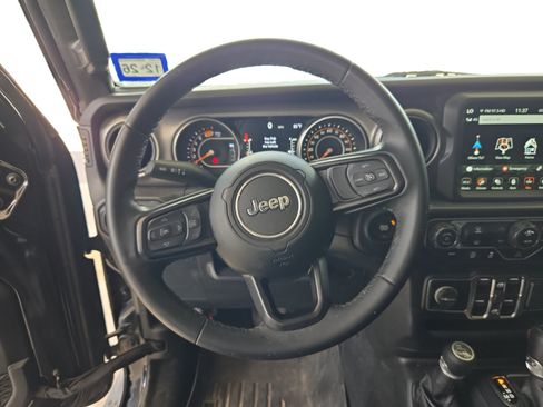 Used 2021 Jeep Wrangler Unlimited Sport AWD/4WD image 13