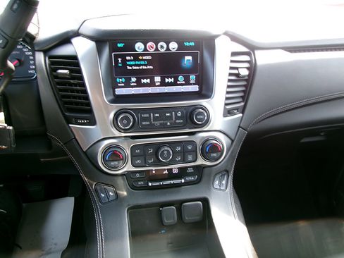 Used 2019 Chevrolet Suburban LT image 16