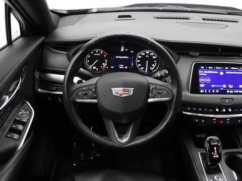 Used 2020 Cadillac XT4 Premium Luxury image 16