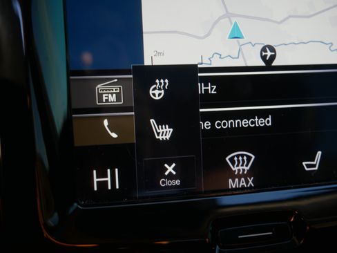 Used 2019 Volvo XC60 T5 Momentum w/ Multimedia Package image 34