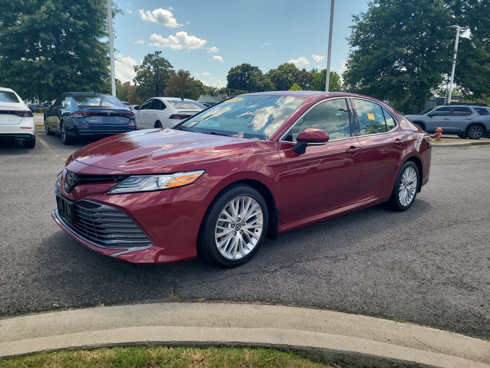 Used 2020 Toyota Camry XLE FWD image 7