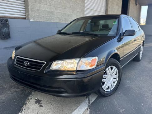 Used 2001 Toyota Camry XLE FWD image 1