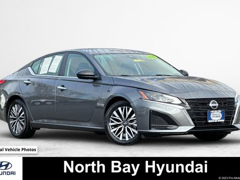 Used 2025 Nissan Altima 2.5 SV FWD image 1