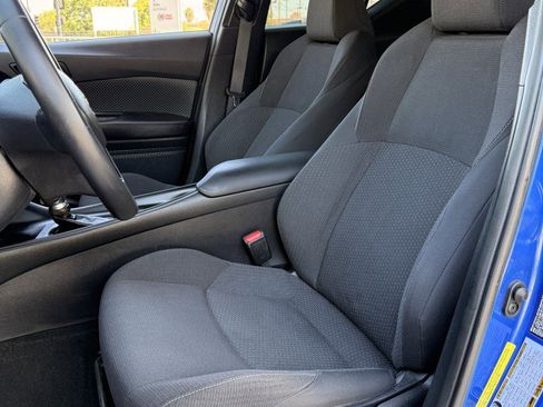 Used 2018 Toyota C-HR XLE FWD image 35