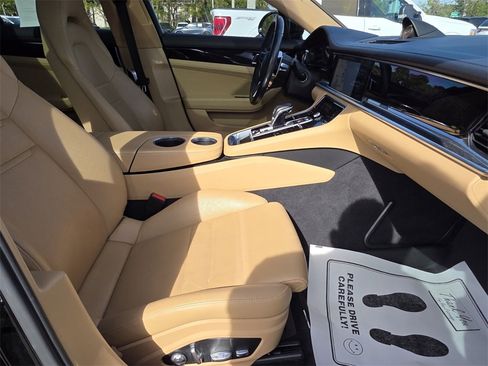 Used 2018 Porsche Panamera 4 image 10