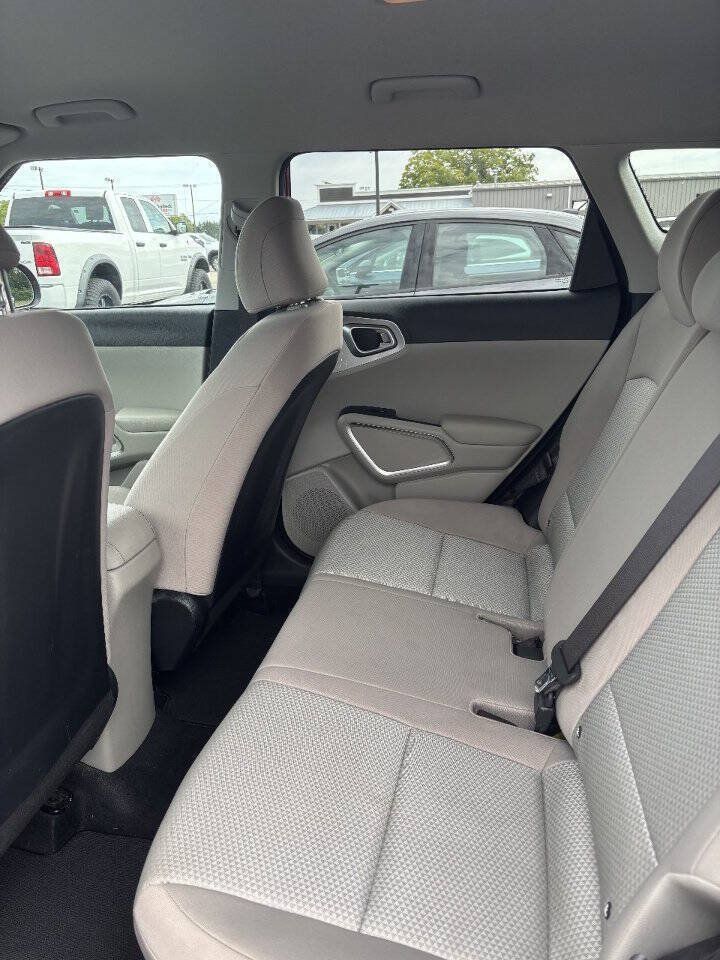 Used 2024 Kia Soul LX FWD image 6
