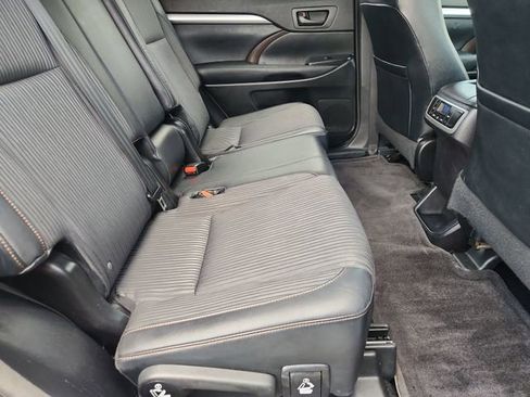 Used 2014 Toyota Highlander Plus FWD image 24