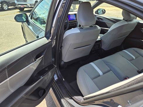 Used 2025 Toyota Camry SE AWD/4WD image 16