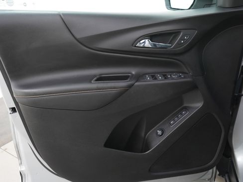 Used 2018 Chevrolet Equinox Premier image 22