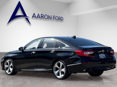 Used 2018 Honda Accord Touring image 4