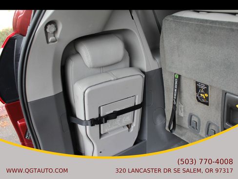 Used 2016 Toyota Sienna Limited image 19