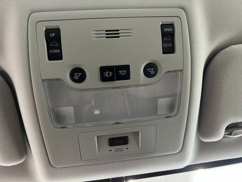 Used 2016 Lexus IS 300 AWD image 37