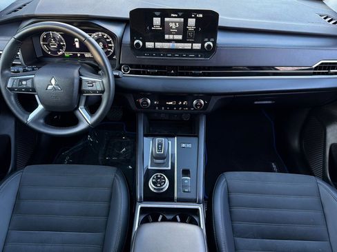 Used 2024 Mitsubishi Outlander SE image 13